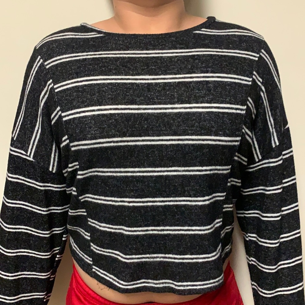 Women’s long sleeve striped crop top